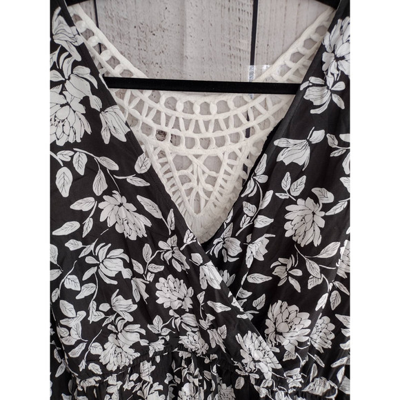 New York & Co. | Black & White Floral Cold Shoulder Crochet-Back Romper - Picture 4 of 11